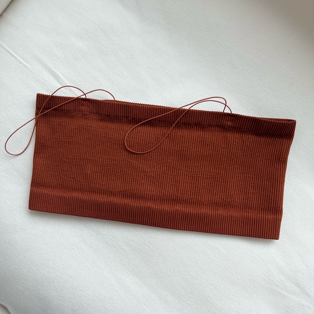 OKAKIE Jase / Micro-Strap Ribbed Crop Top